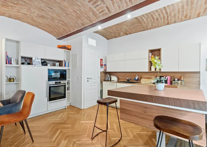 Апартаменти Farawayhomes #b2 *